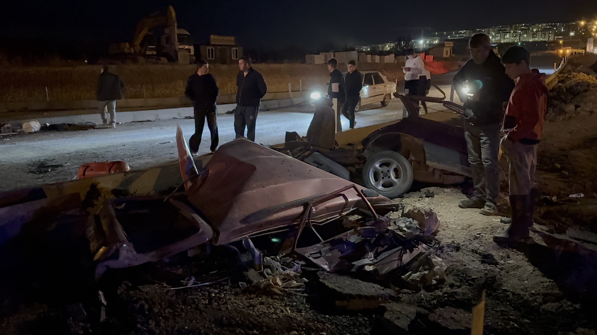 Afşin’de Feci Kaza Otomobil İkiye Ayrıldı (9)