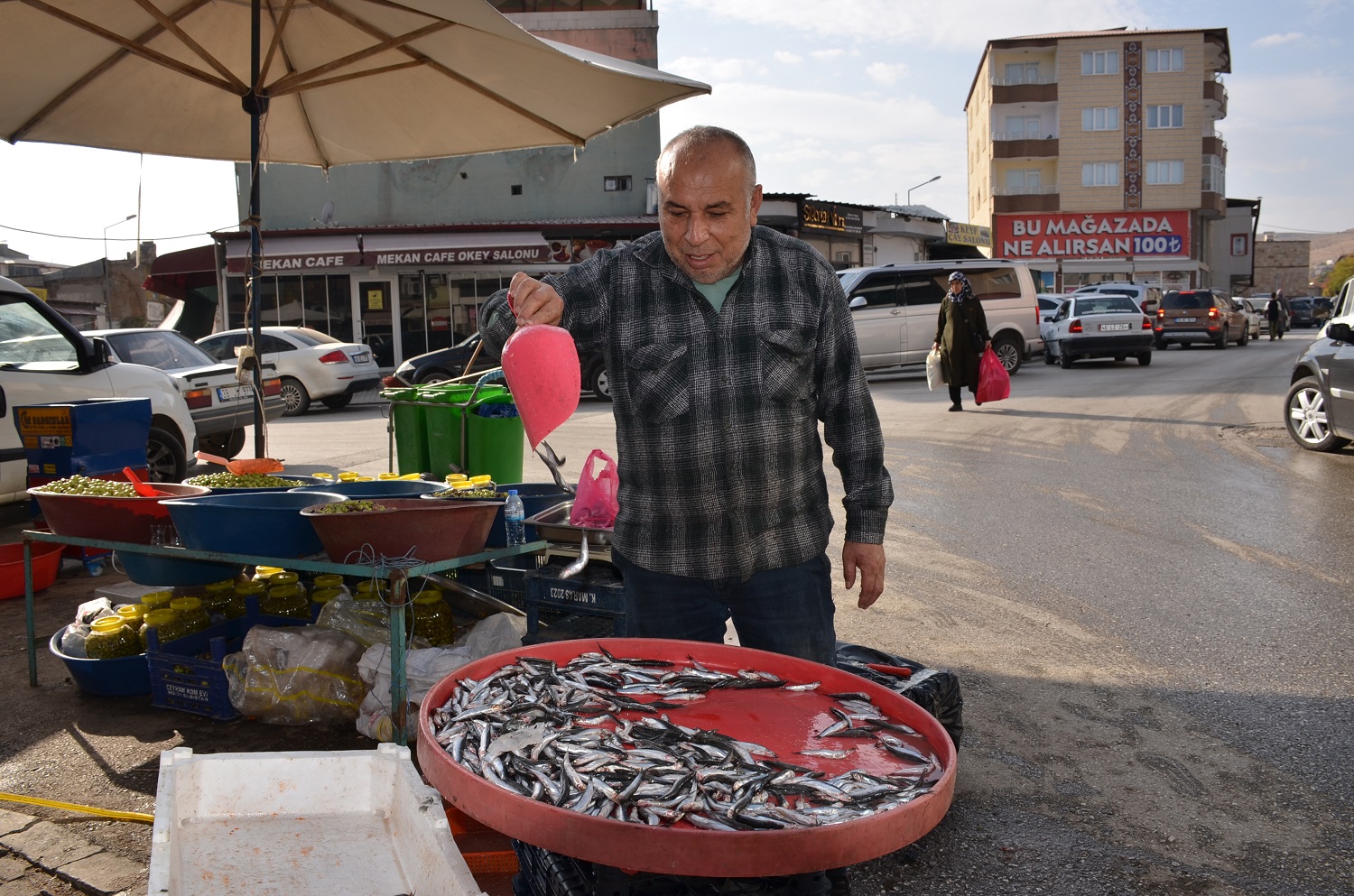 Afşin’de Hamsi Sezonu Başladı Tezgâhlar Şenlendi (12)