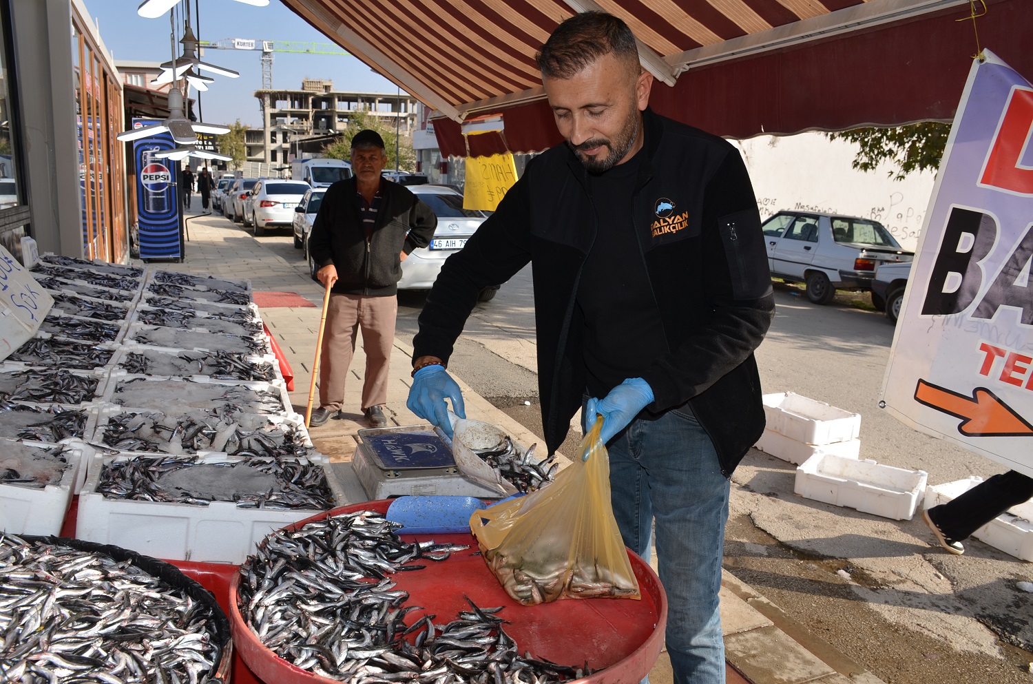 Afşin’de Hamsi Sezonu Başladı Tezgâhlar Şenlendi (7)