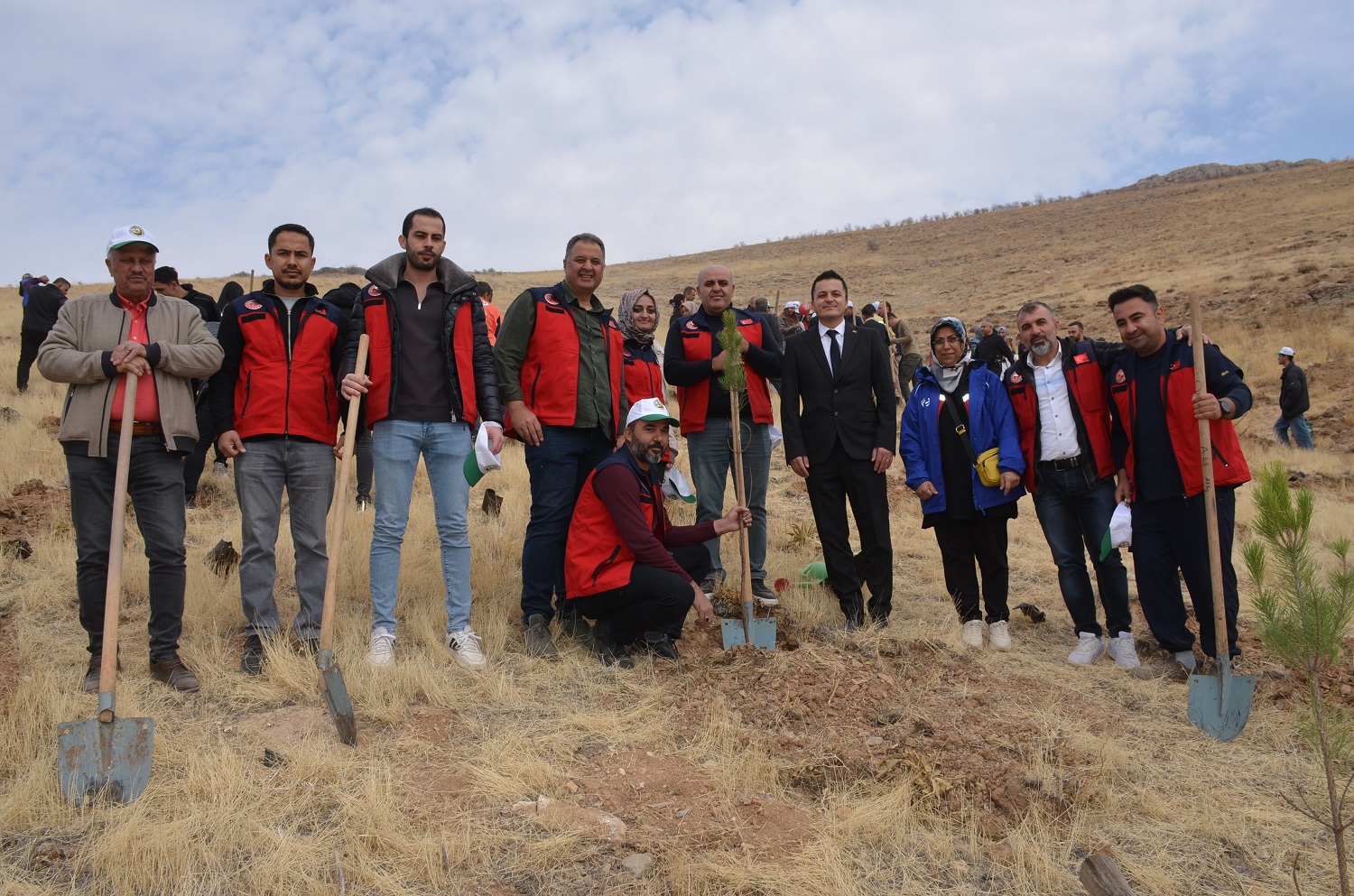 Afşin’de Milli Ağaçlandırma Günü’nde Fidan Dikimi Yapıldı (10)-2