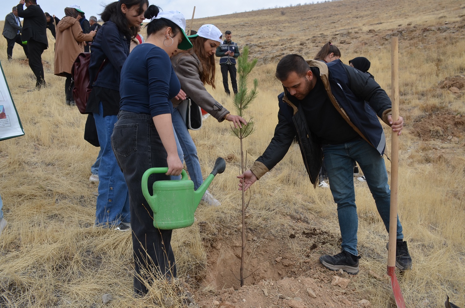 Afşin’de Milli Ağaçlandırma Günü’nde Fidan Dikimi Yapıldı (11)-2