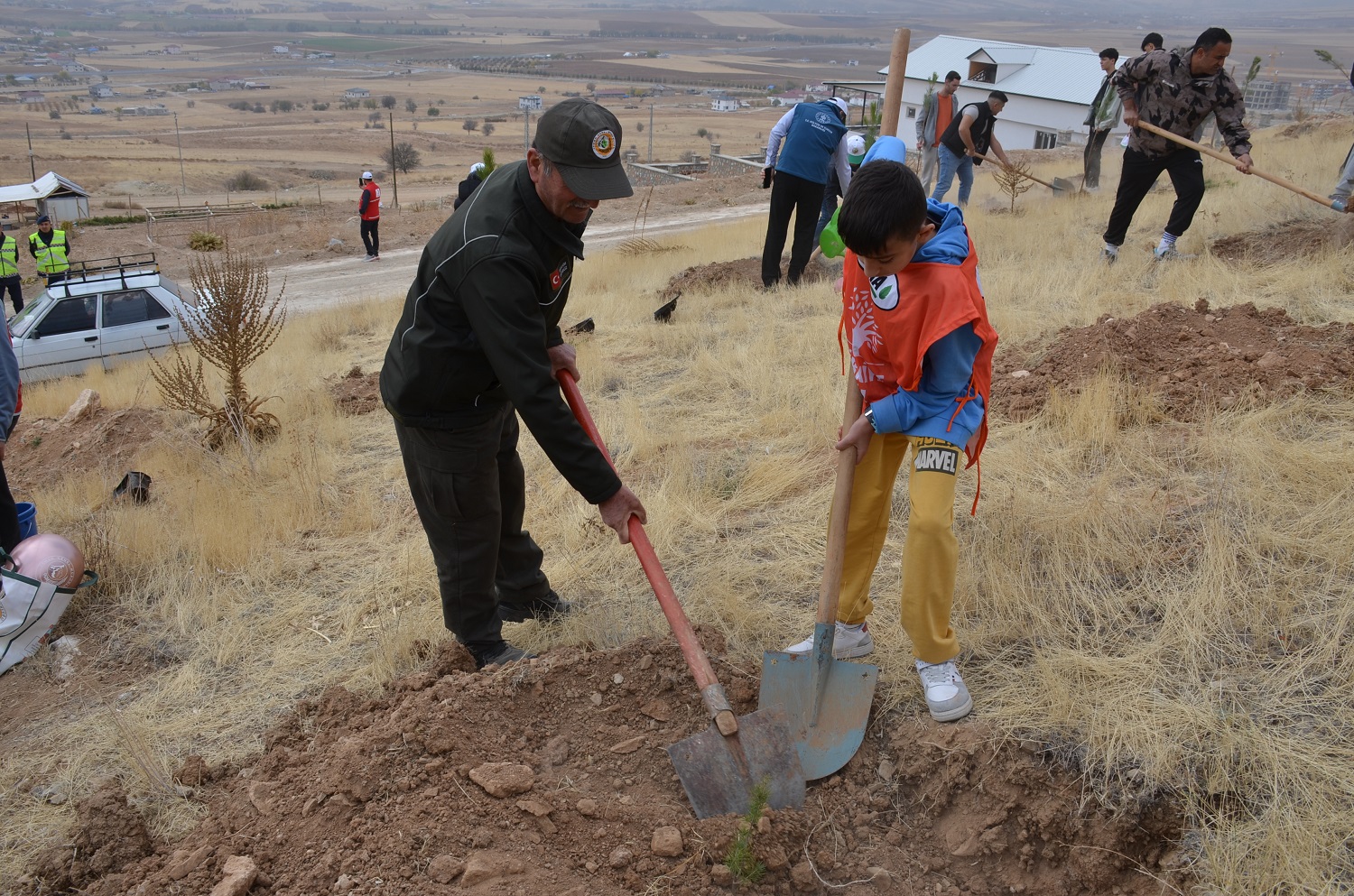 Afşin’de Milli Ağaçlandırma Günü’nde Fidan Dikimi Yapıldı (6)-2