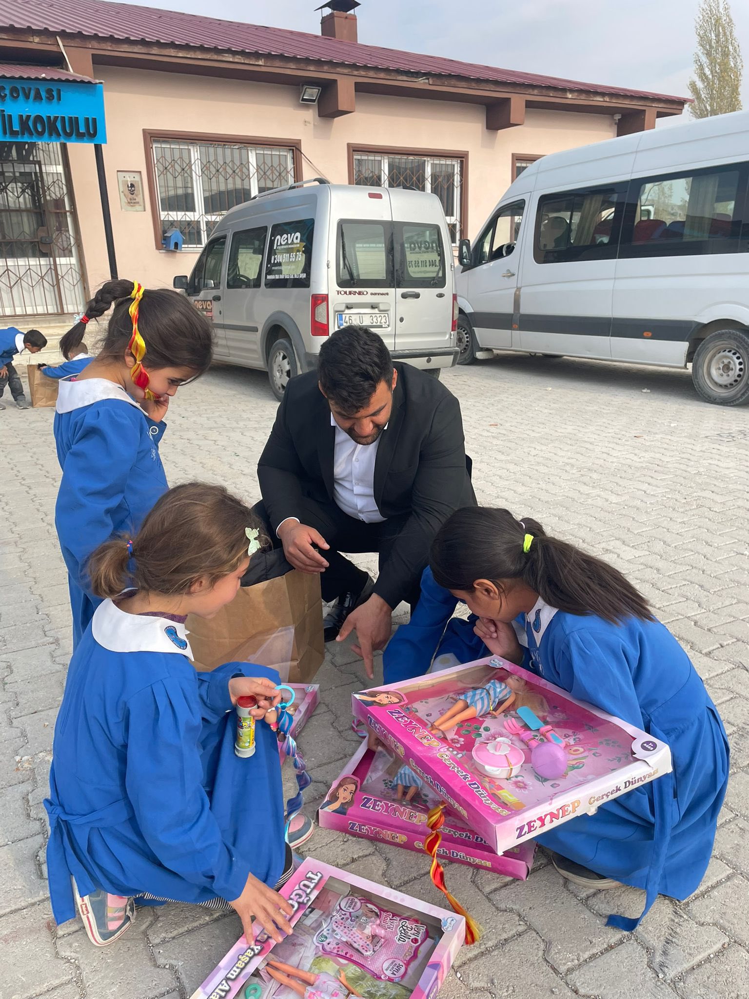 Afşin’de Öğrencilere Bot Ve Mont Hediye Edildi5