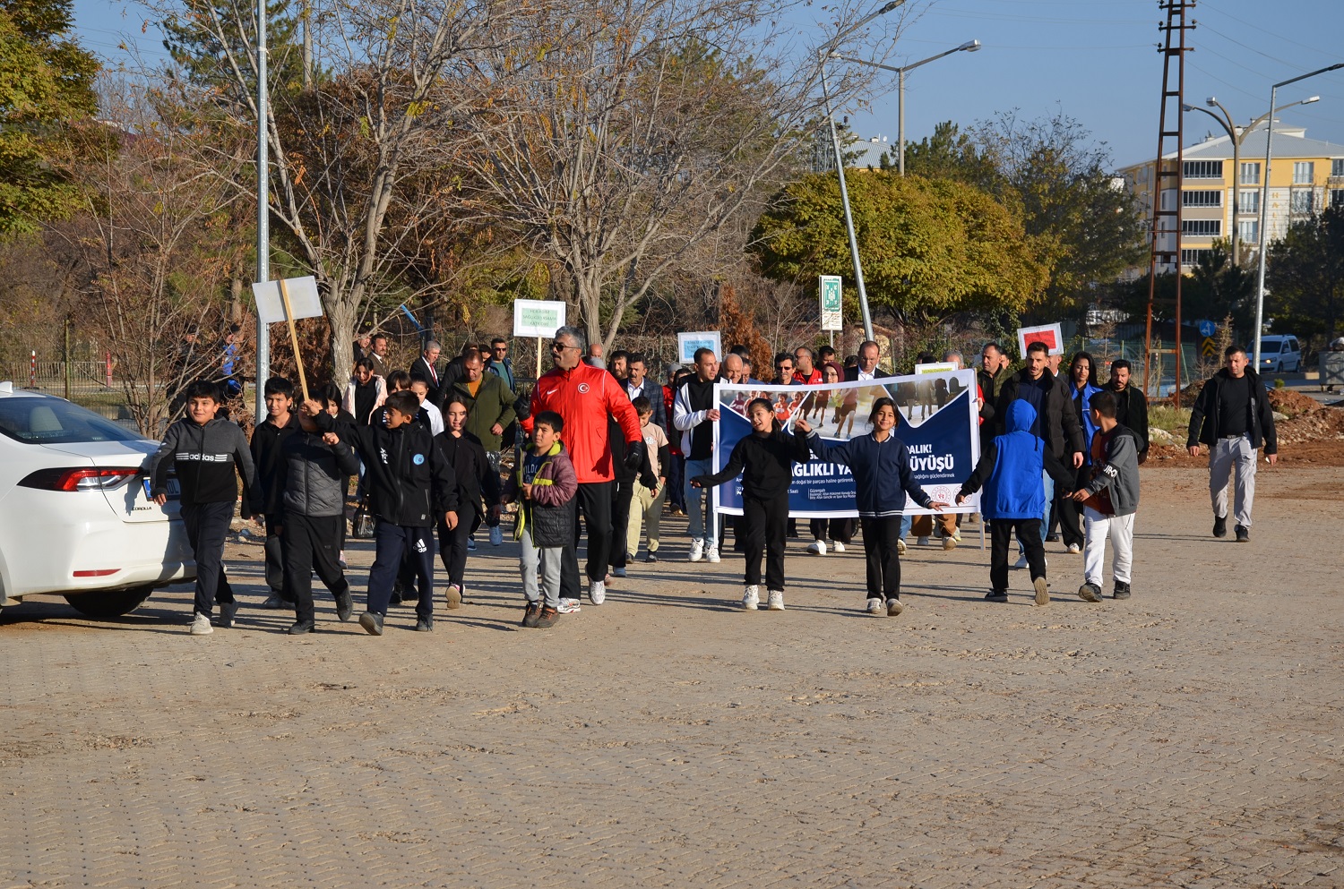 Afşin’de Sağlıklı Yaşam Yürüyüşü Düzenlendi (6)