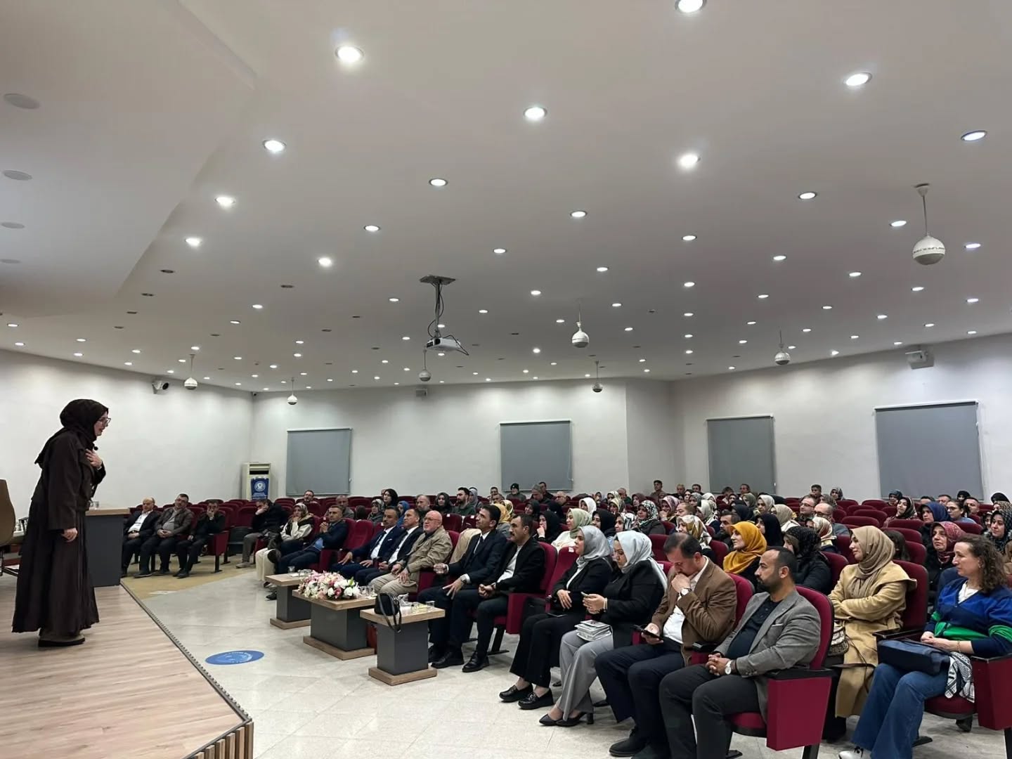 Araştırmacı–Sosyolog Asiye Aykut’tan Öğrencilere Ve Ailelere Farkındalık Seminerleri1