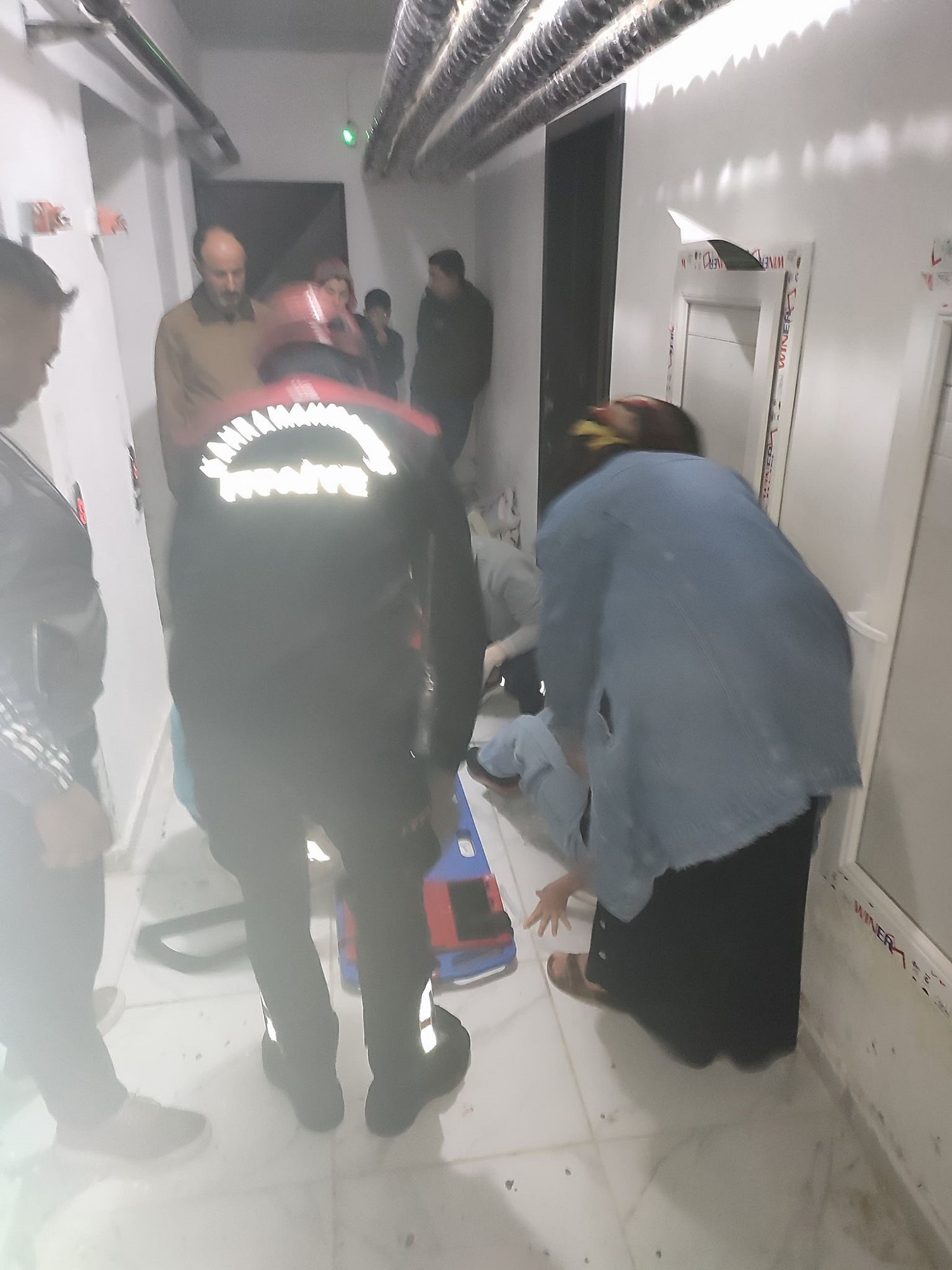 Asansör 6. Kattan Yere Çakıldı 1 Yaralı (1)