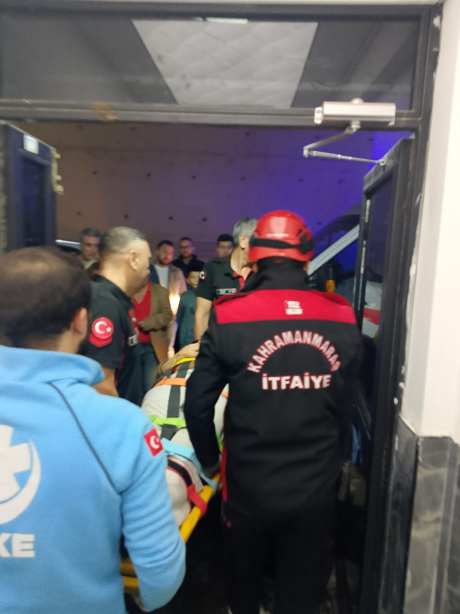 Asansör 6. Kattan Yere Çakıldı 1 Yaralı (2)