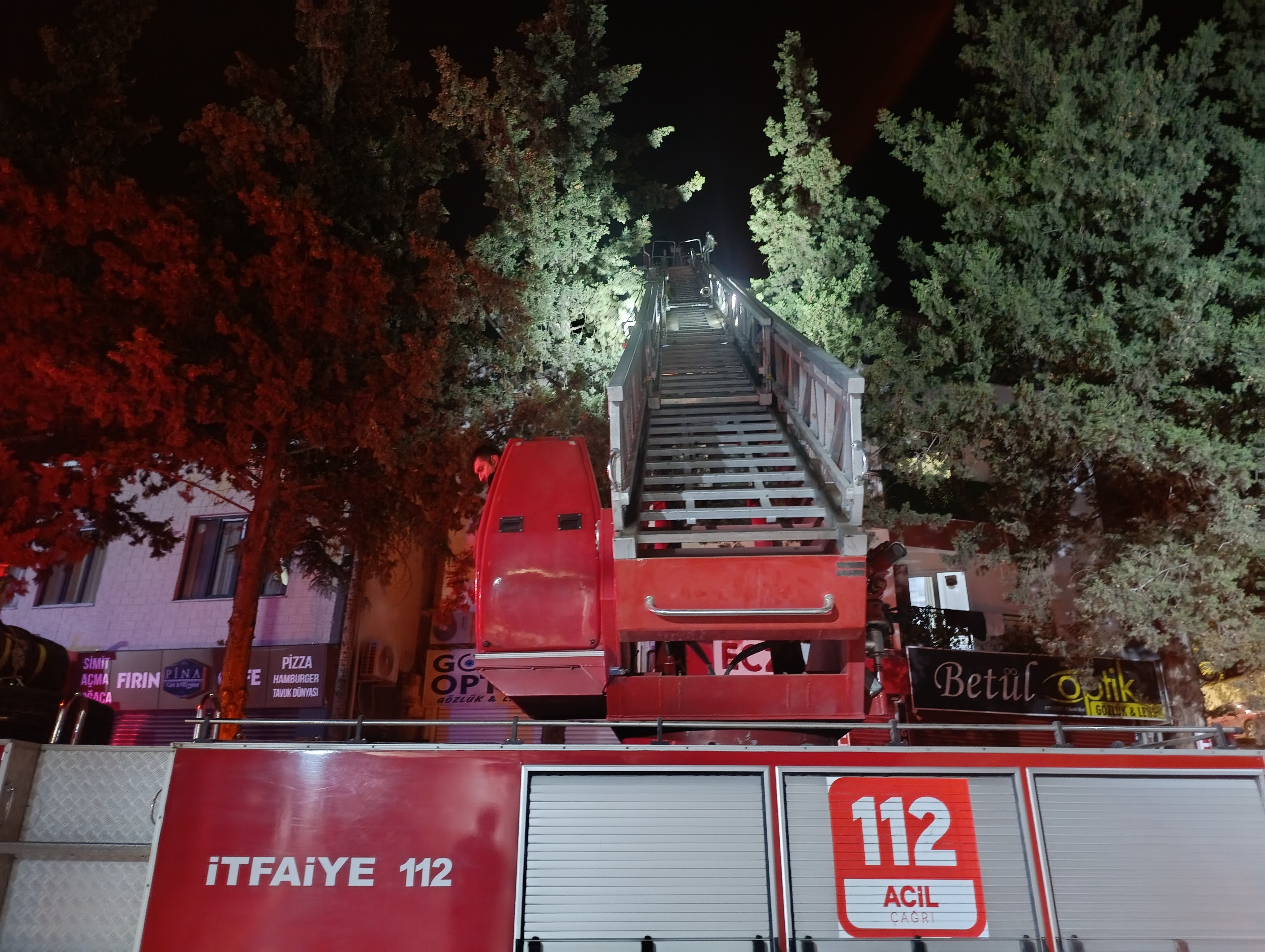 Çatıdan Düşen Çocuk Ağır Yaralandı (3)