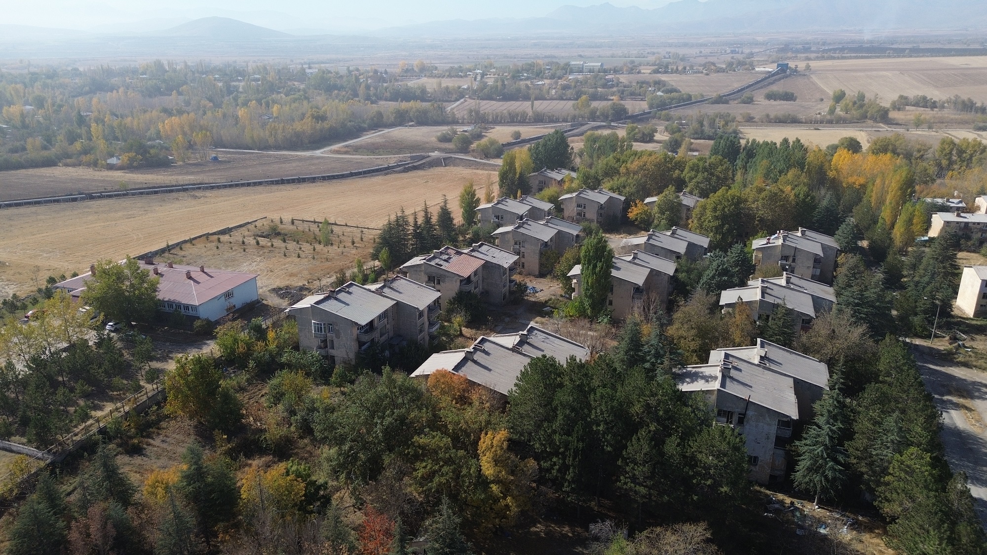 Çoğulhan’daki 40 Yıllık Lojmanlar Yıkılıyor (1)