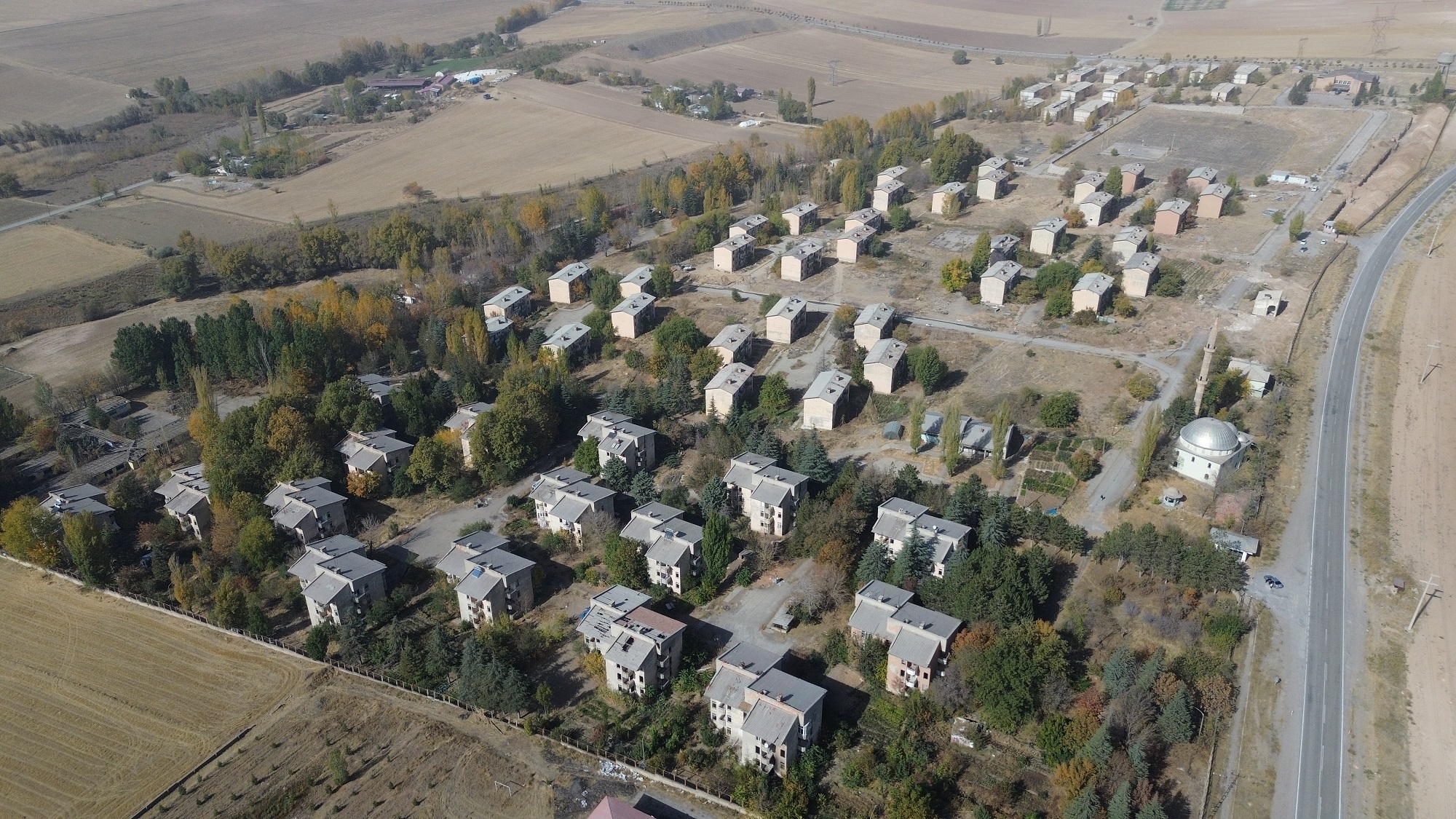 Çoğulhan’daki 40 Yıllık Lojmanlar Yıkılıyor (3)