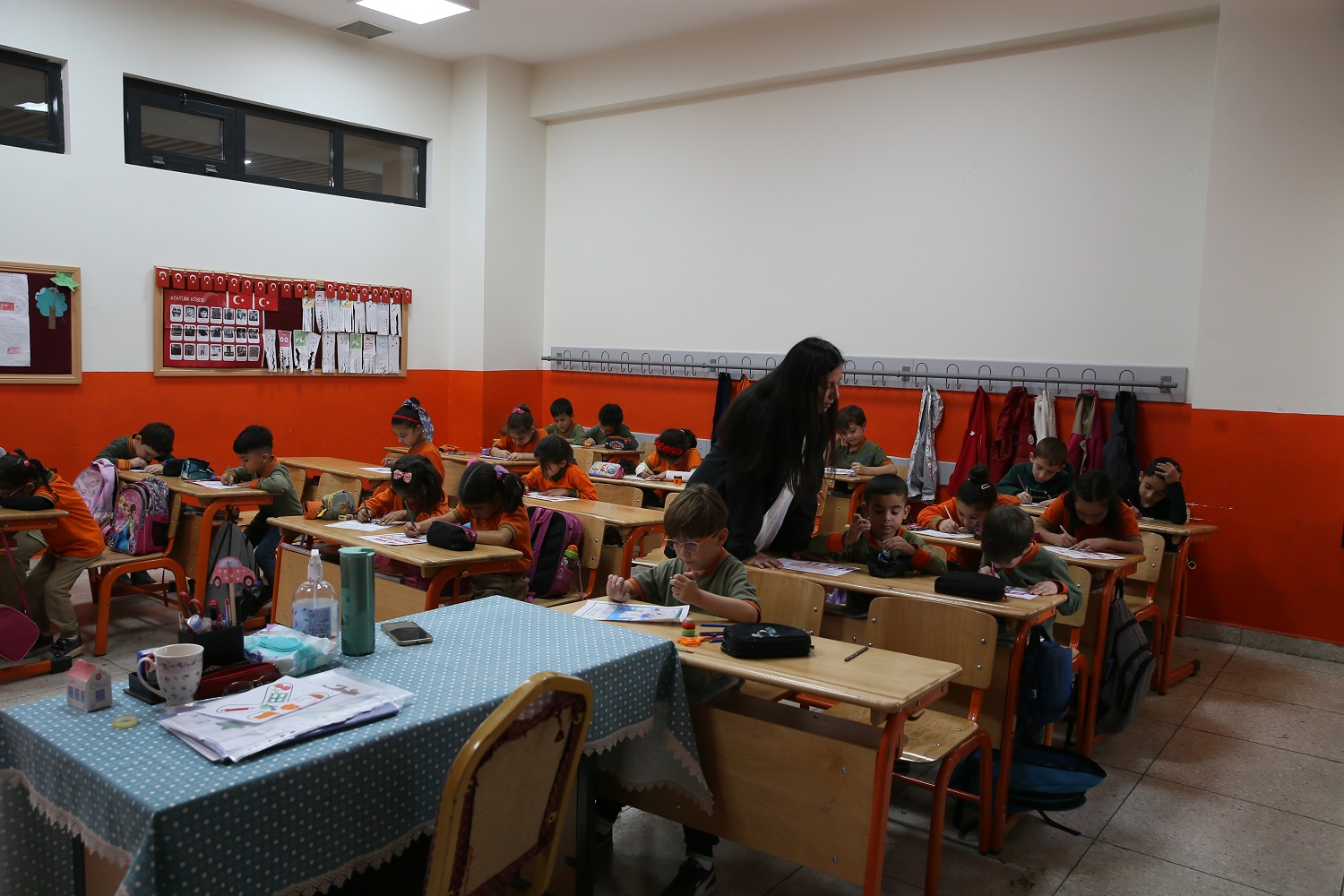 Depremde 6 Öğretmen Ve 250 Öğrencisini Kaybeden Okulda Öğretmenler Günü Buruk Karşılanıyor (3)