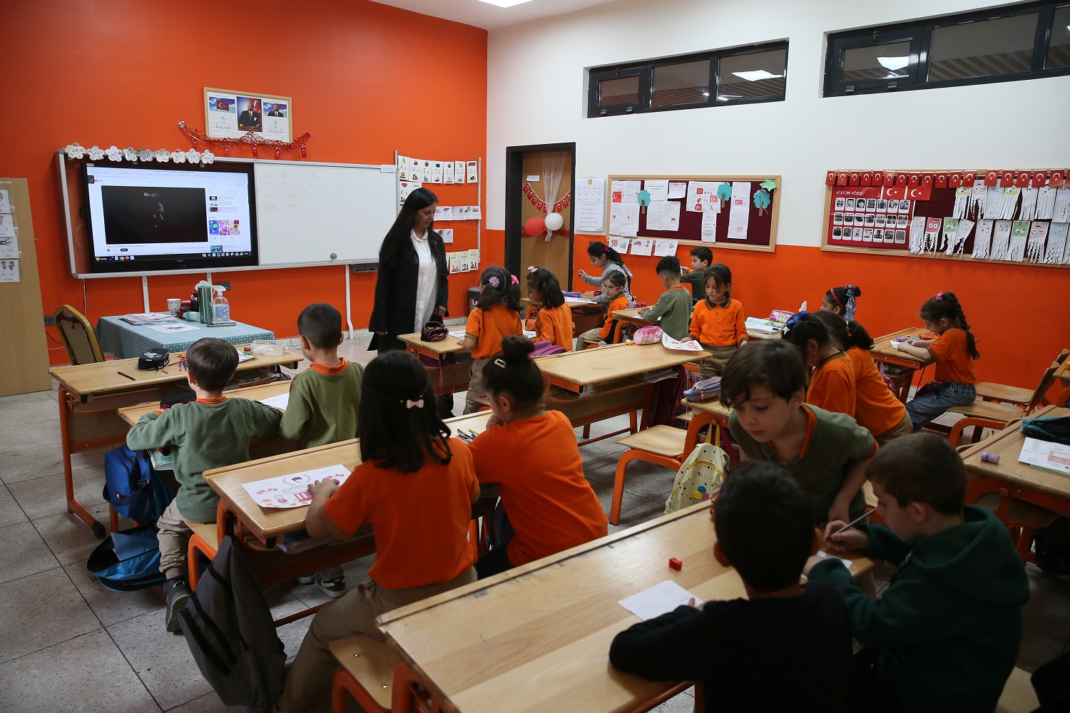 Depremde 6 Öğretmen Ve 250 Öğrencisini Kaybeden Okulda Öğretmenler Günü Buruk Karşılanıyor (8)