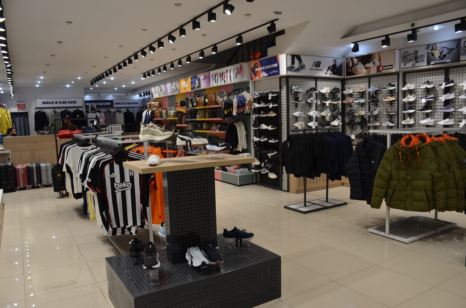 Dünyaca Ünlü Markalar Tek Çatı Altında (21)