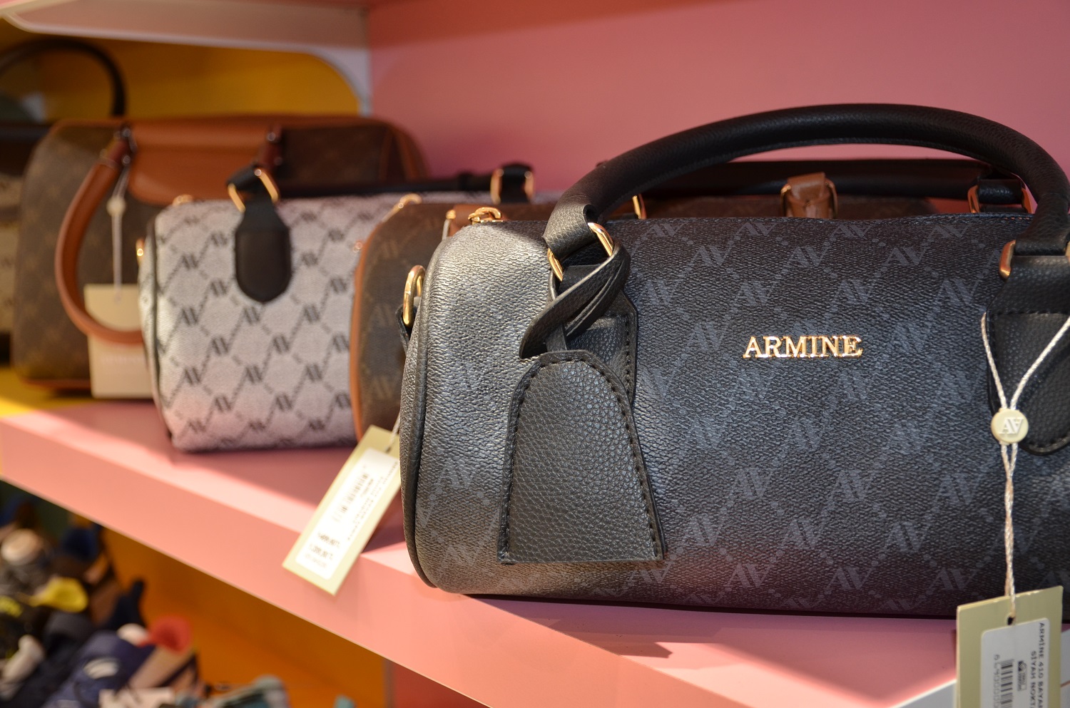 Dünyaca Ünlü Markalar Tek Çatı Altında (9)