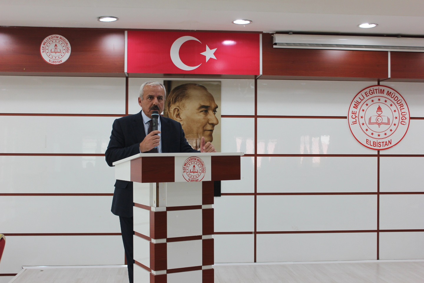 Elbistan’da Başarılı Öğretmen Ve İdarecilere Ödül Takdimi