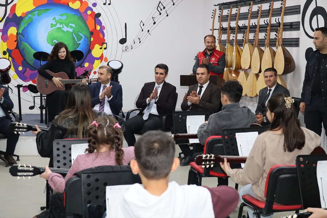 Elbistan’da Gençlik Merkezi Müzik Atölyesi Açıldı