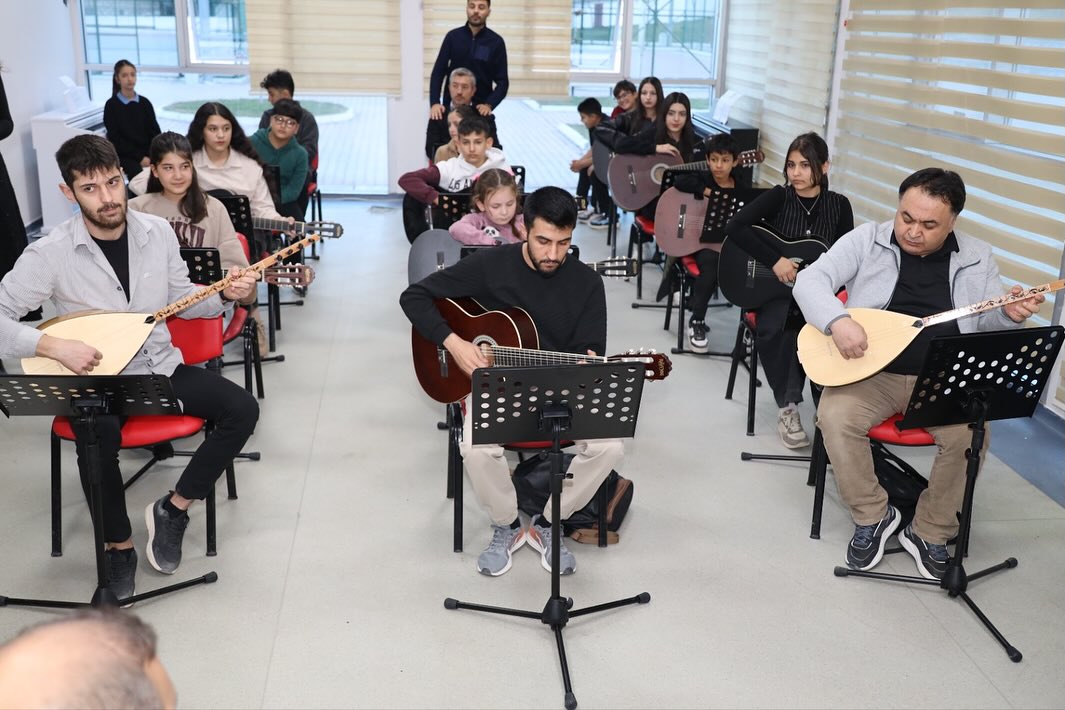 Elbistan’da Gençlik Merkezi Müzik Atölyesi Açıldı2
