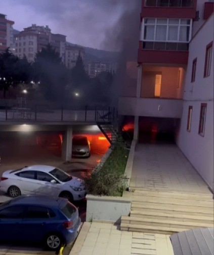 Elektrikli Otomobil Alev Alev Yandı (1)