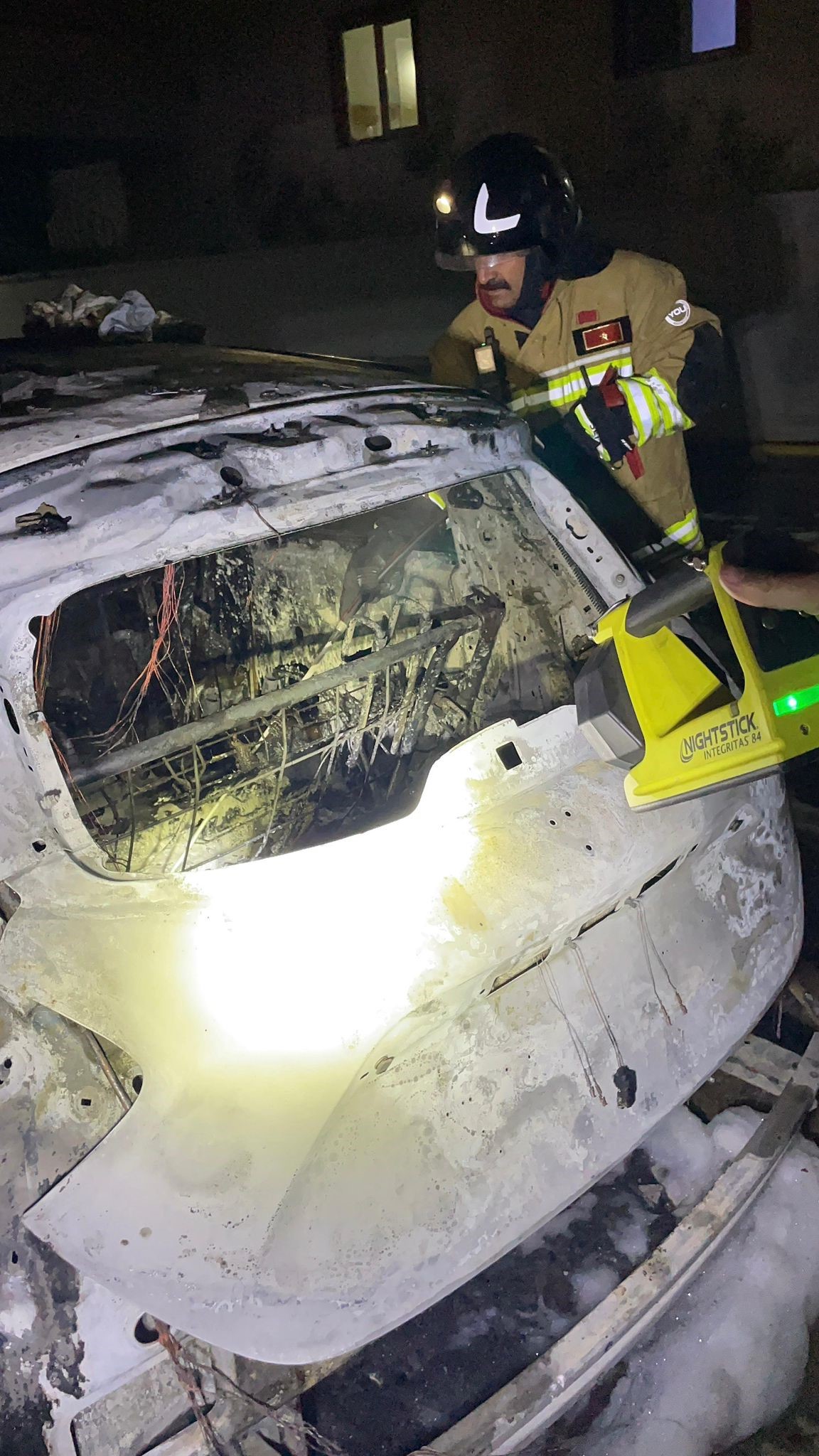 Elektrikli Otomobil Alev Alev Yandı (4)