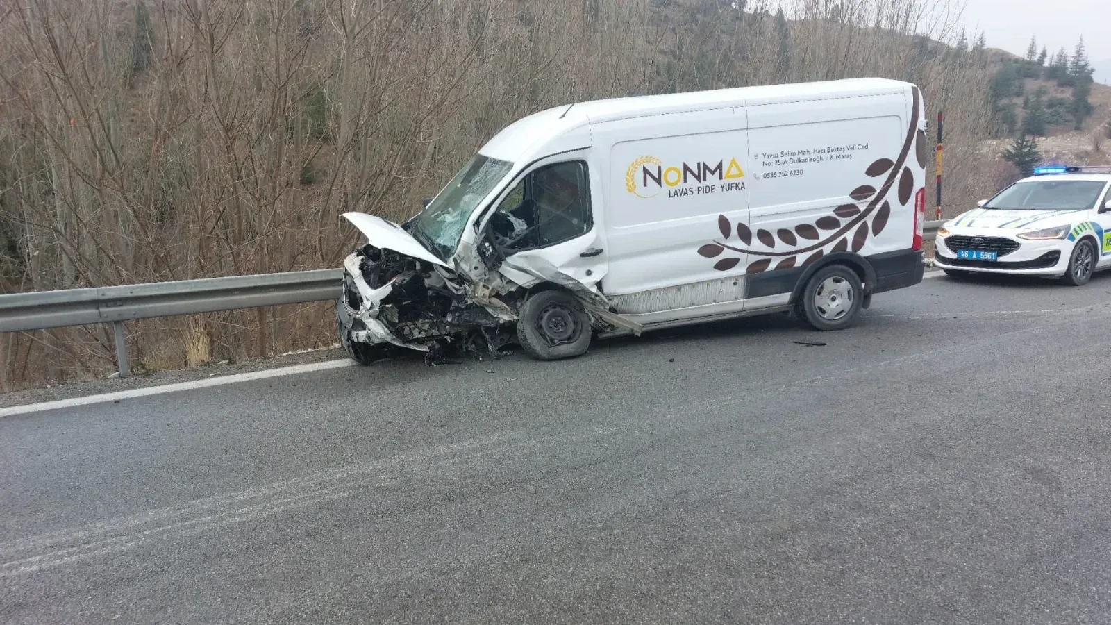 Hafif Ticari Araç Ile Otomobil Çarpıştı 2 Yaralı 2