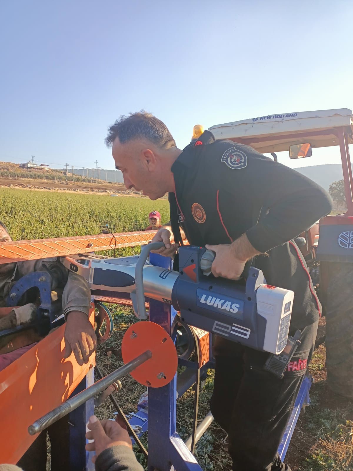 Hortum Sarma Makinesine Kolu Sıkışan İşçi Kurtarıldı (1)