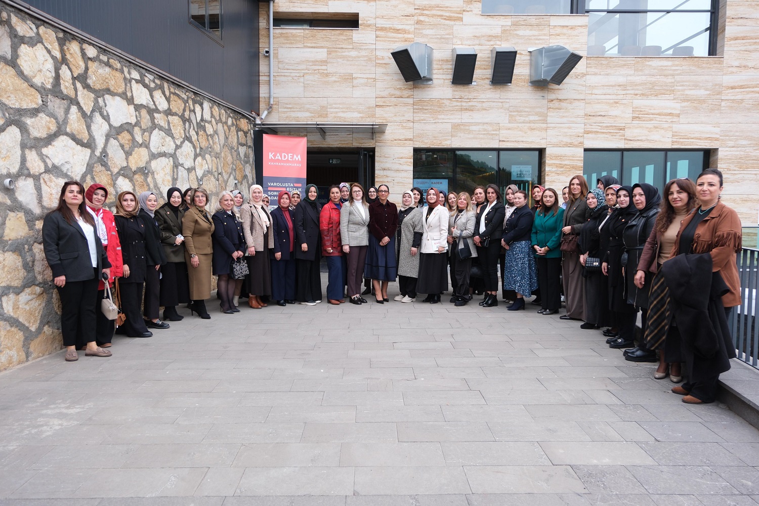 Kadınlar İçin Güvenli Bir Gelecek Amacıyla Kurumlar El Ele (1)