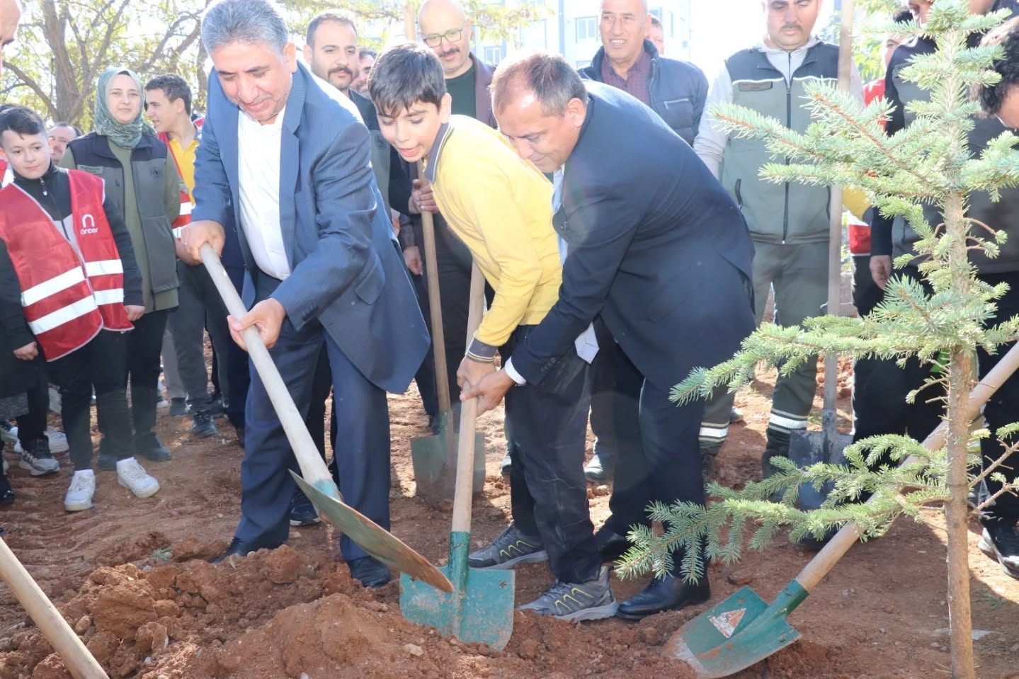 Kahramanmaraş İmam Hatip Lisesinde Gazze Şehitleri Anısına Fidan Dikimi4