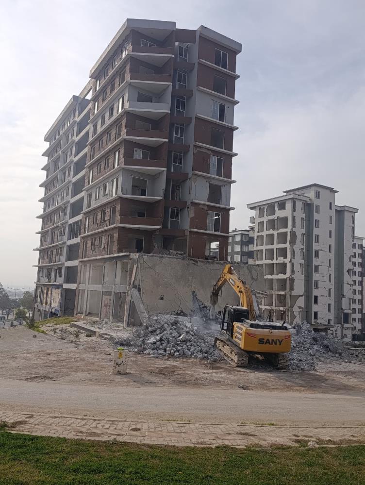 Kahramanmaraş'ta Ağır Hasarlı Binaların Yıkımında Sona Gelindi 2