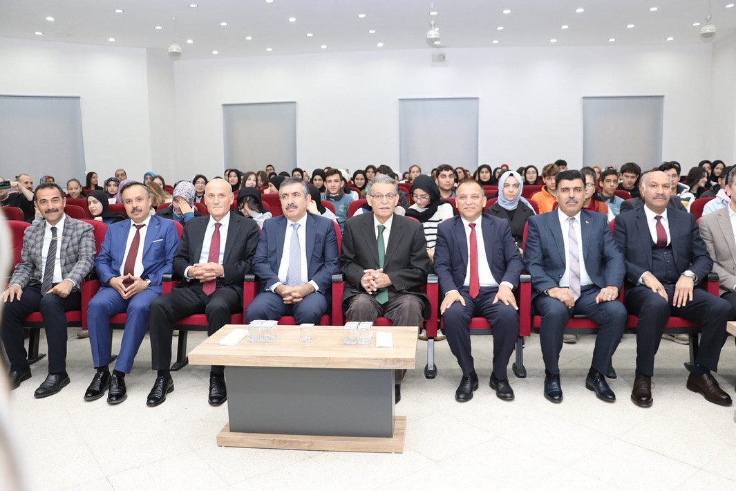 Kahramanmaraş’ta Anadolu Mektebi Yazar Okumaları Değerlendirme Toplantısı Gerçekleştirildi