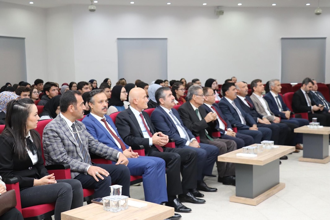 Kahramanmaraş’ta Anadolu Mektebi Yazar Okumaları Değerlendirme Toplantısı Gerçekleştirildi1