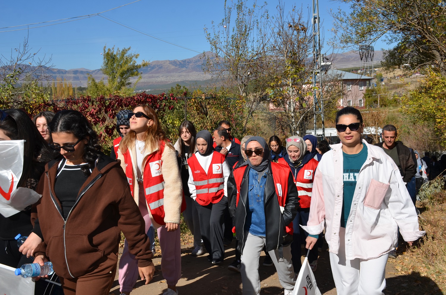 Kızılay Afşin Şubesi Doğa Yürüyüşü Etkinliği Düzenledi (11)