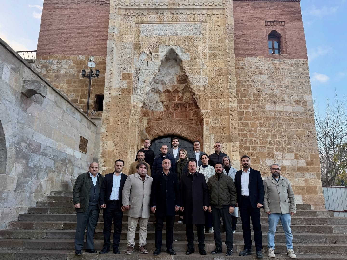 Kmtso Başkanı Buluntu, Afşin’de Ashab I Kehf’i Ziyaret Etti