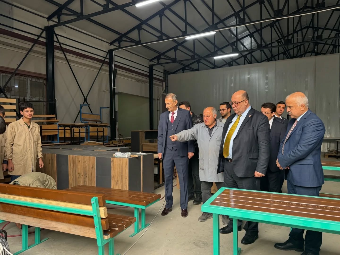 Meslek Lisesi Öğrencileri Dulkadiroğlu Belediyesi İçin Bank Ve Piknik Masası Üretiyor2