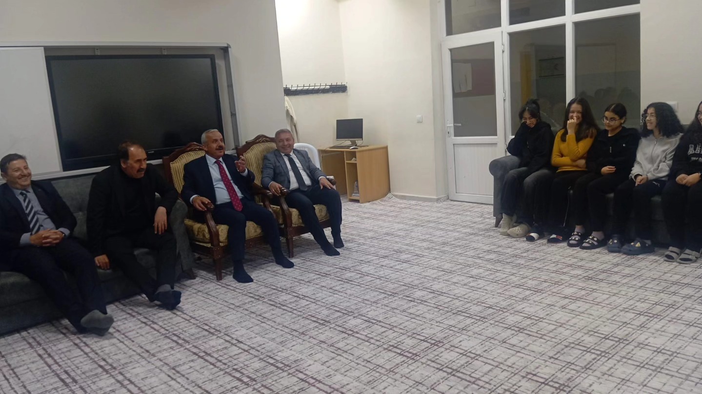 Milli Eğitim Müdürü Gezer, Elbistan Fen Lisesi Öğrencileriyle Bir Araya Geldi