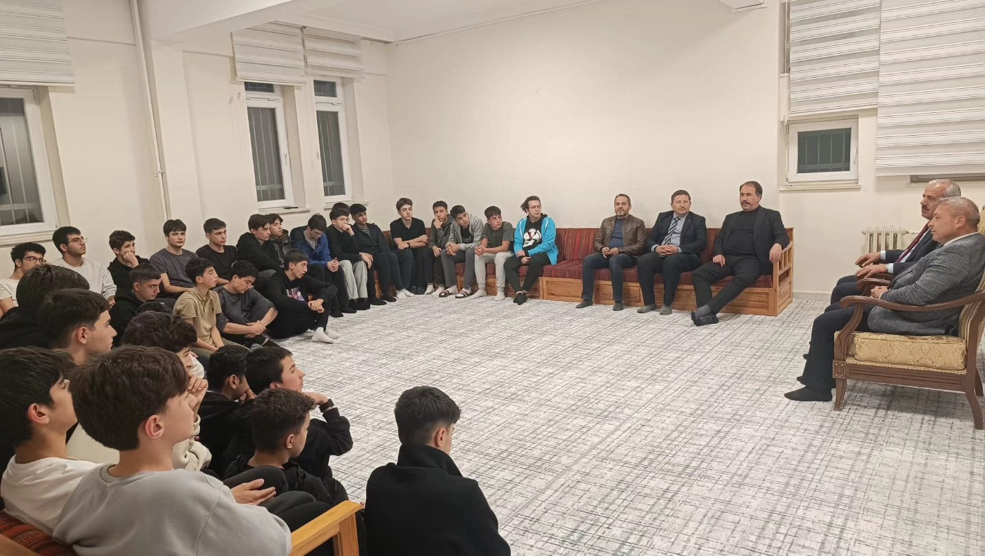 Milli Eğitim Müdürü Gezer, Elbistan Fen Lisesi Öğrencileriyle Bir Araya Geldi2