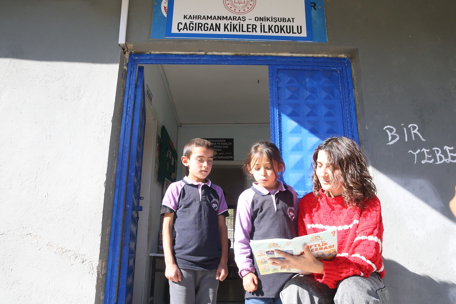 Okulunun Hem Müdürü Hem Öğretmeni Hem De Hizmetlisi (4)