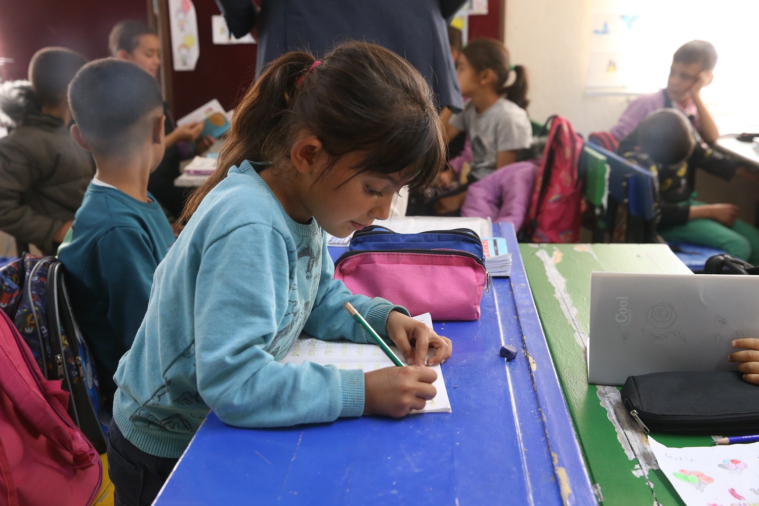 Okulunun Hem Müdürü Hem Öğretmeni Hem De Hizmetlisi (7)