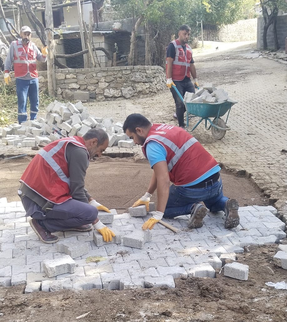 Onikişubat Belediyesi’nden Aynı Anda 17 Farklı Kırsal Mahalleye Ulaşım Yatırımı (1)