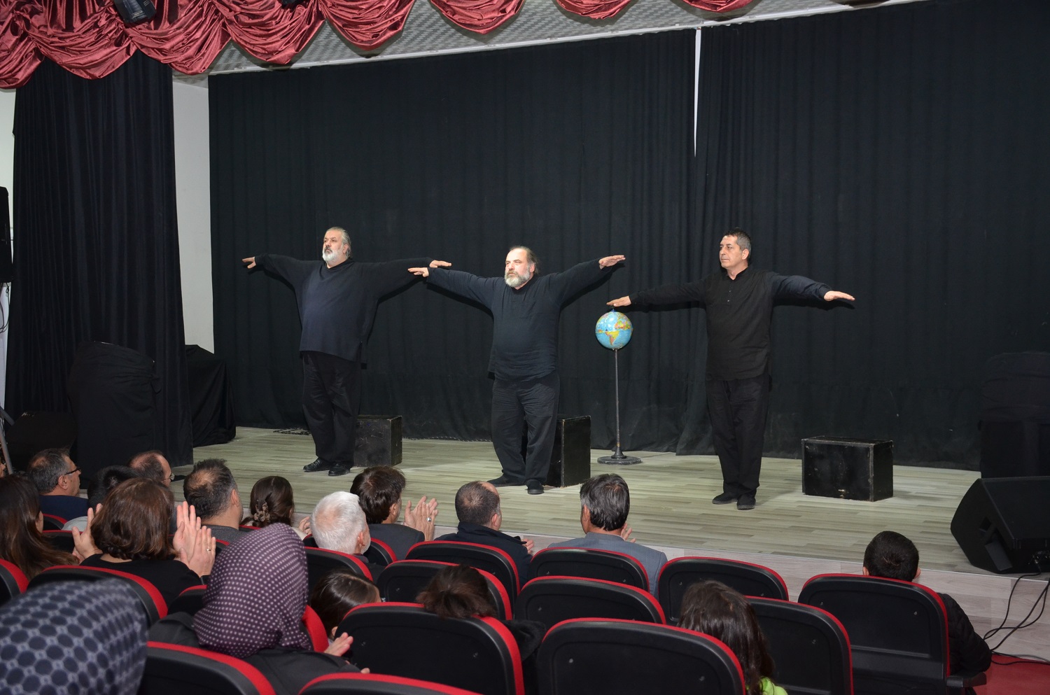 “Şahidimiz Anadolu” Tiyatro Oyunu Afşin’de Sahnelendi (4)-1