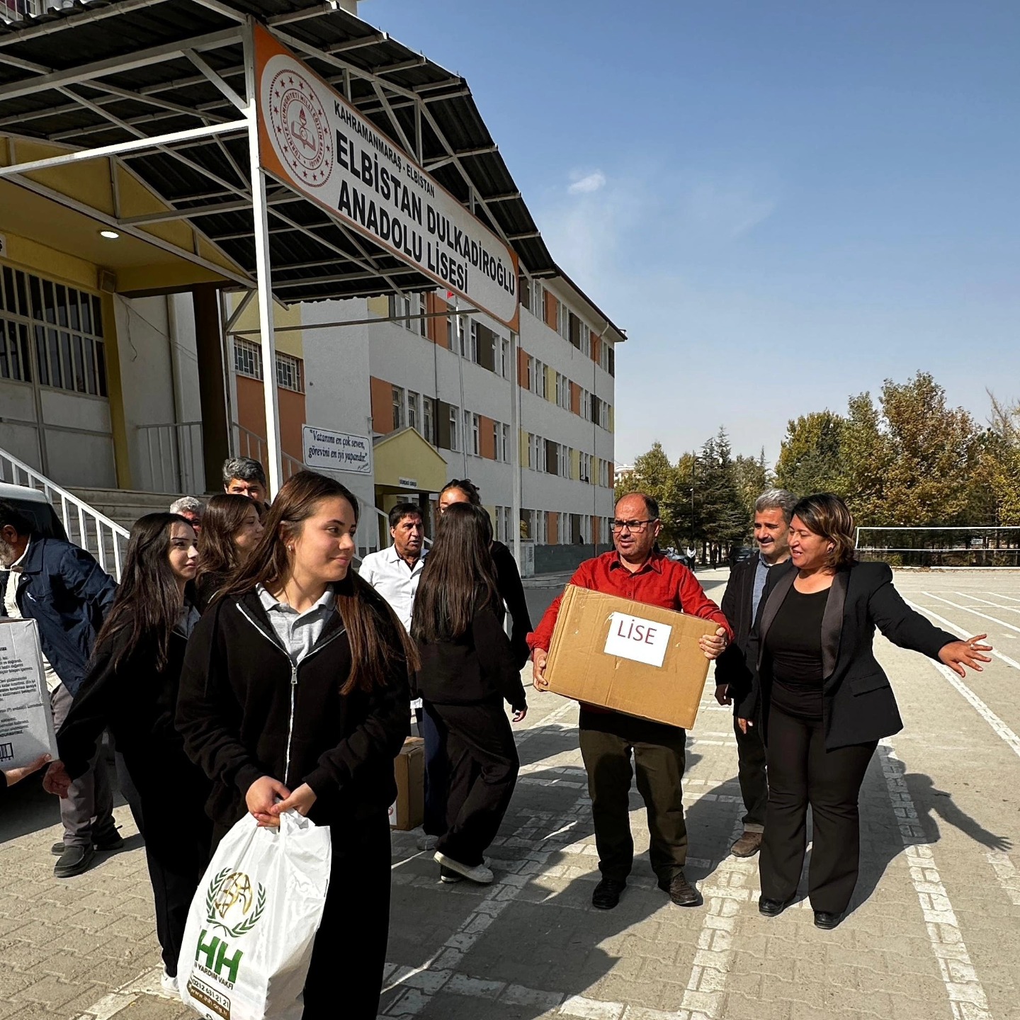 Şehit Öğretmen Erdal Çelebi Anısına Açılan Kütüphaneye Kitap Bağışı2