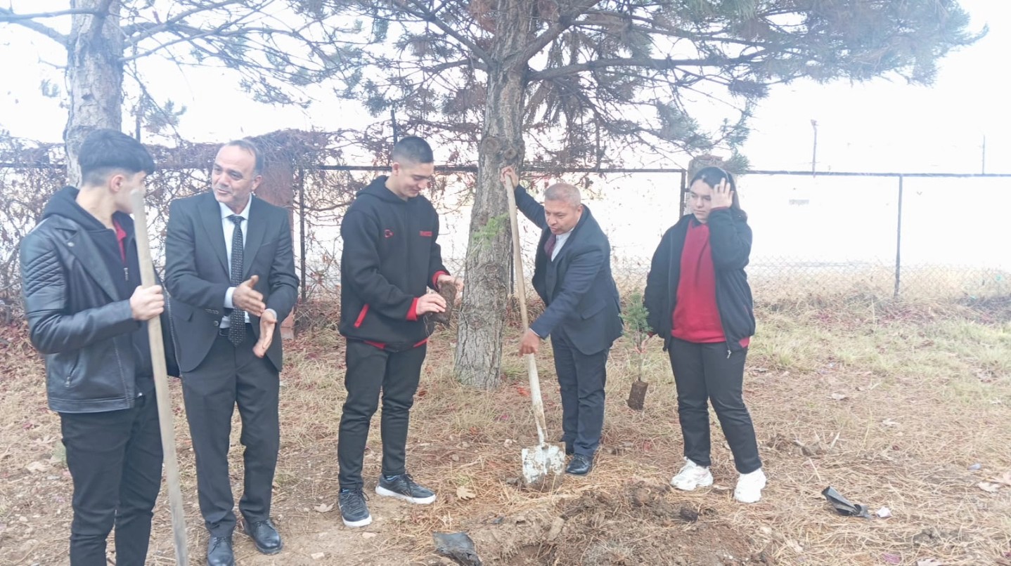 Şube Müdürü Hurman, 24 Kasım Öğretmenler Günü Haftası Etkinliklerine Katıldı