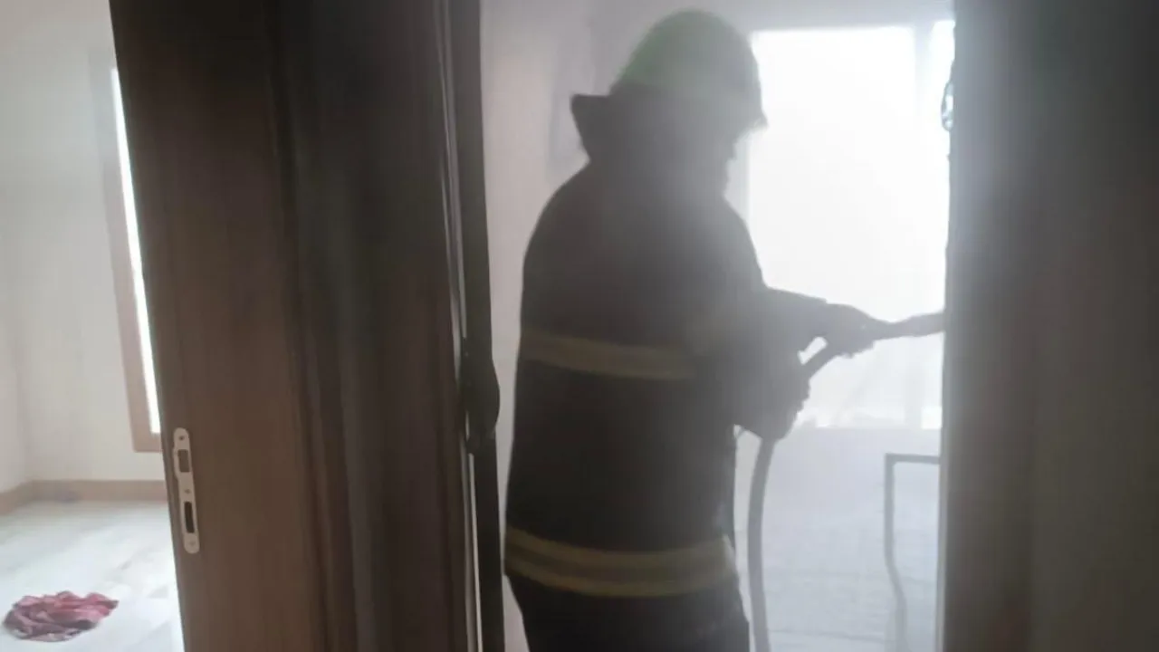 Toki̇ Dairesinde Yangın Komşular Paniğe Kapıldı.jpg1