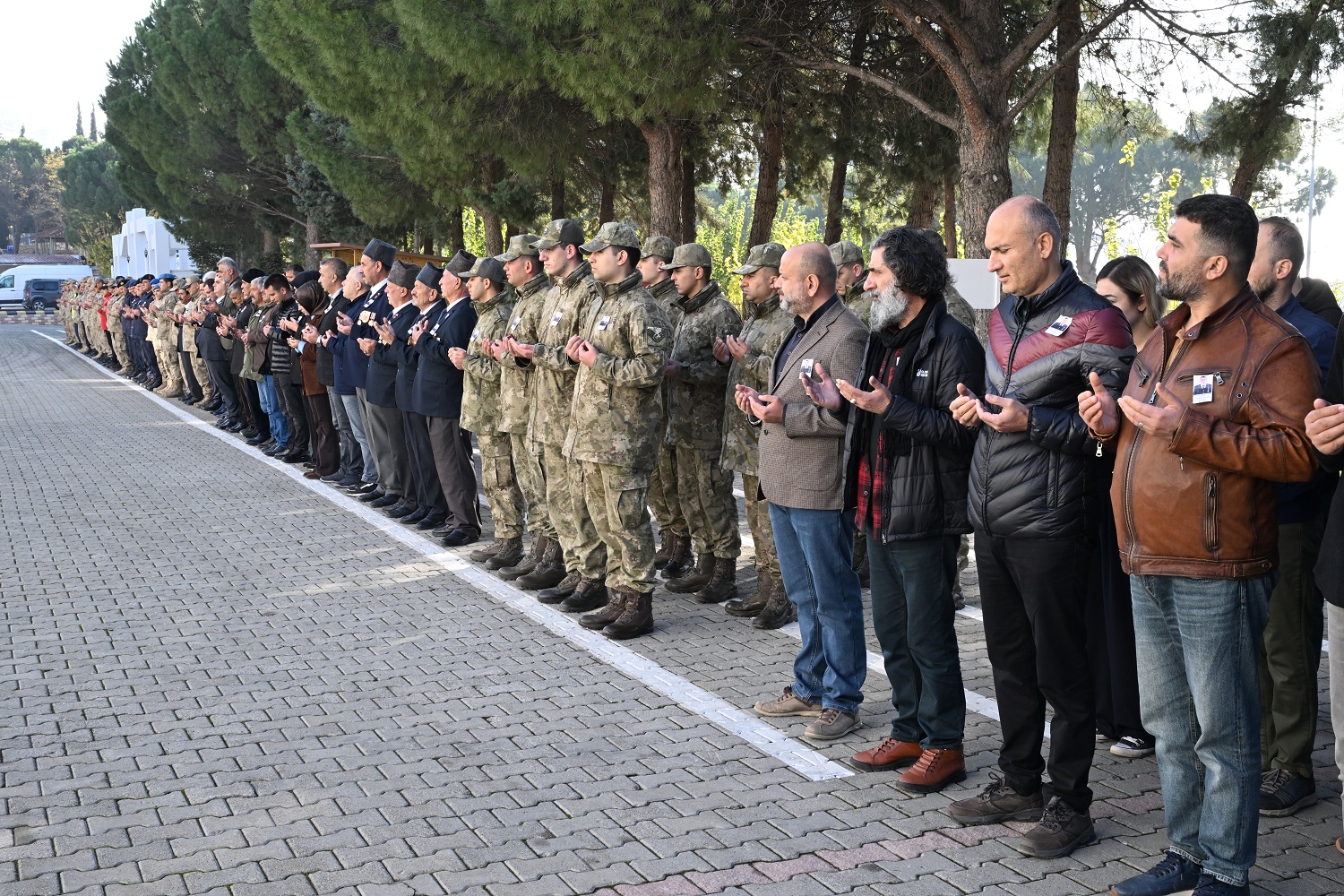 Trafik Kazasında Vefat Eden Uzman Çavuş Ve Eşinin Cenazeleri Kayseri'ye Uğurlandı (4)