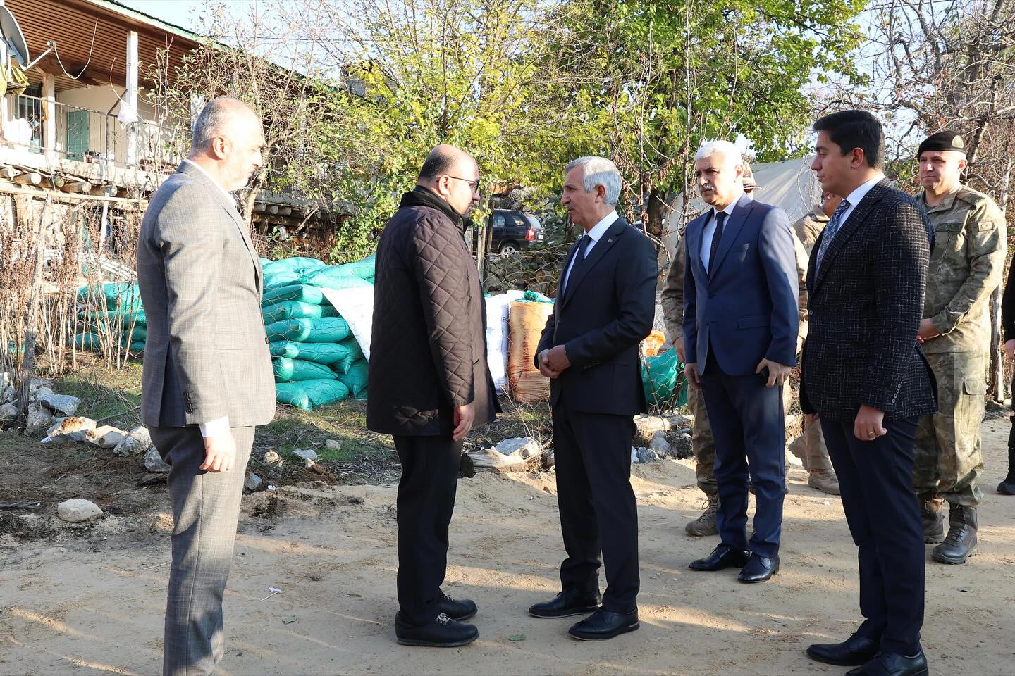 Vali Ünlüer’den Milletvekili Şahin’e Taziye Ziyareti1