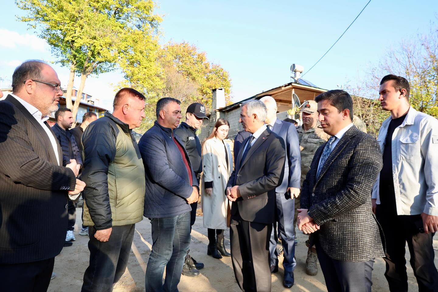 Vali Ünlüer’den Milletvekili Şahin’e Taziye Ziyareti3