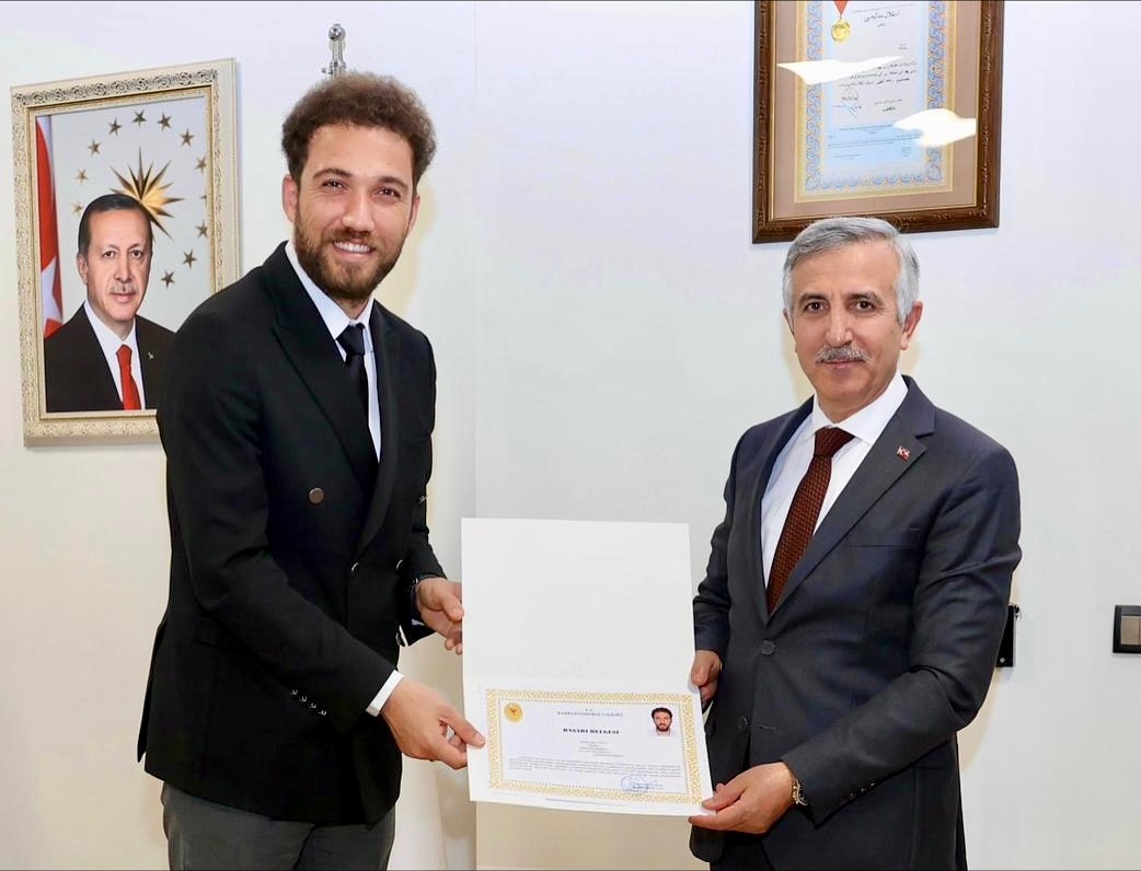 Vali Ünlüer’den Sanat Emekçilerine Başarı Belgesi2