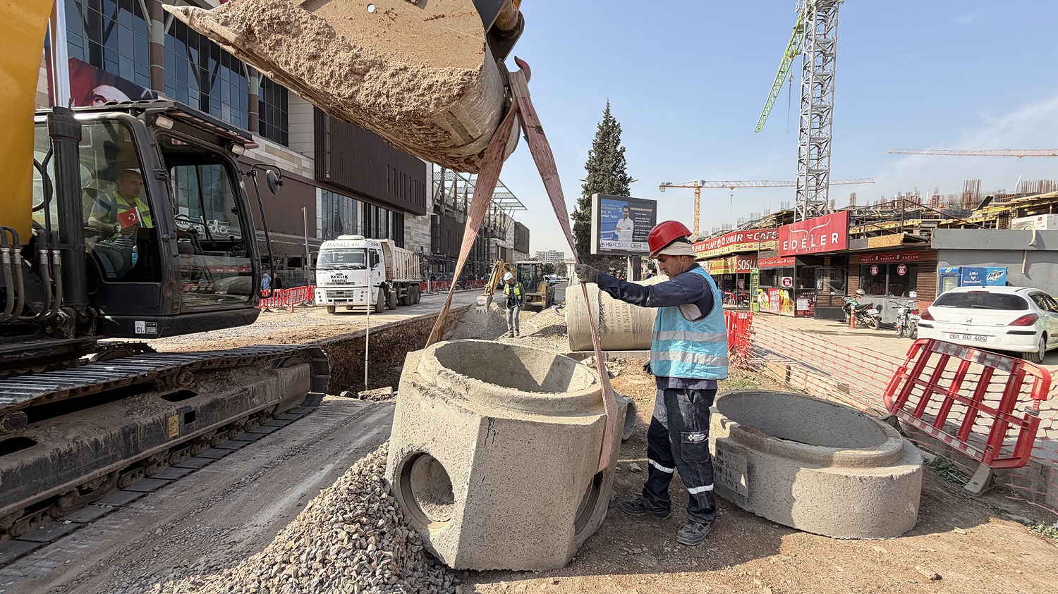 Yeni Konutların Altyapıları Da Hızla İnşa Ediliyor (1)