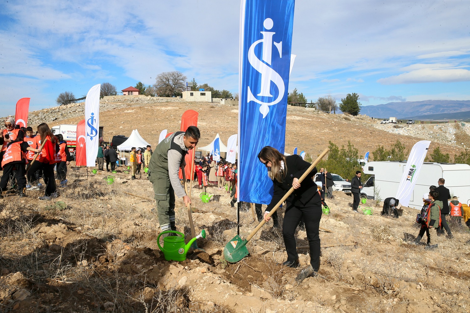 '81 İlde 81 Orman' Projesi Kapsamında 30 Bin Fidan Toprakla Buluştu (3)