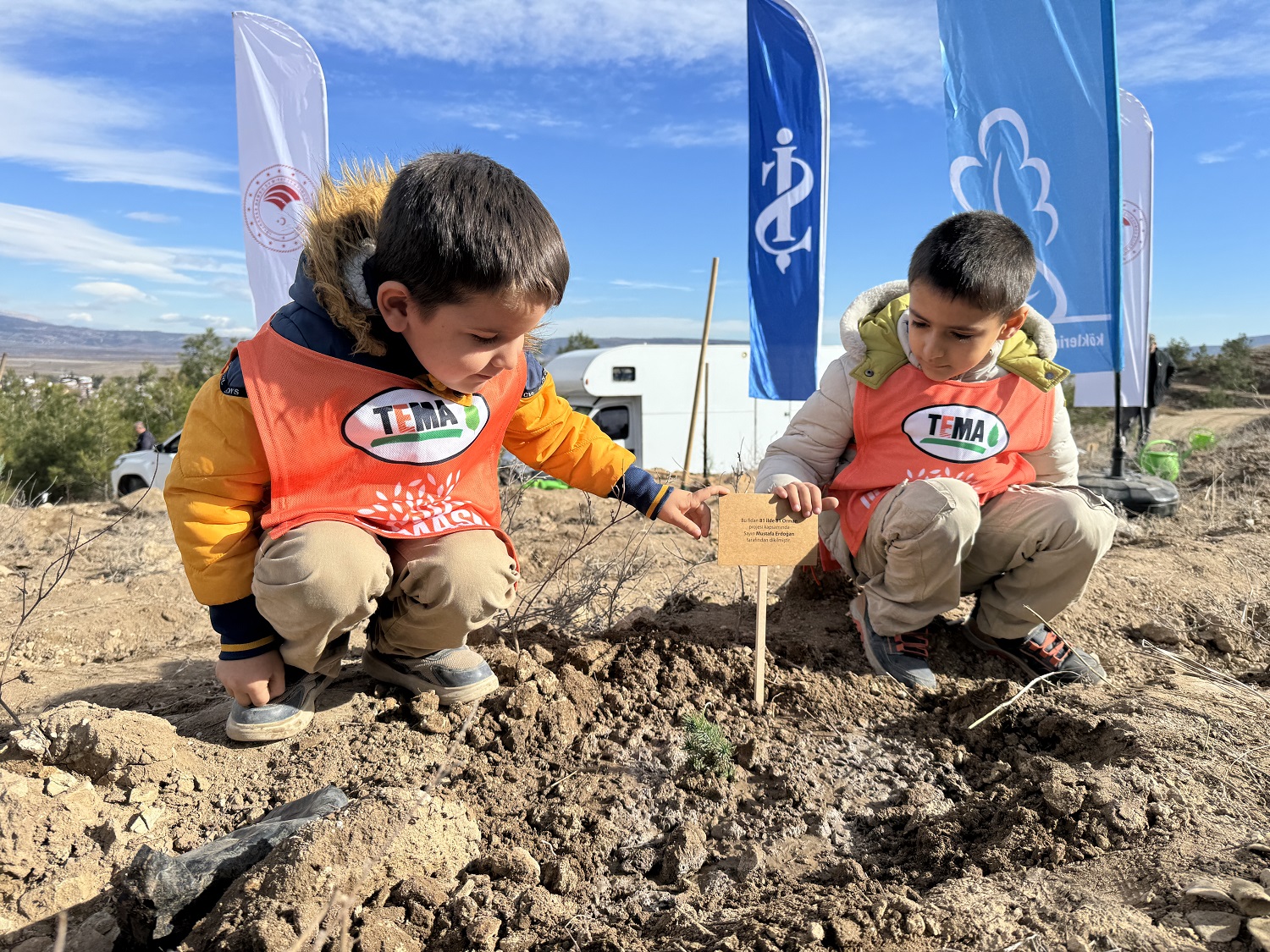 '81 İlde 81 Orman' Projesi Kapsamında 30 Bin Fidan Toprakla Buluştu (5)