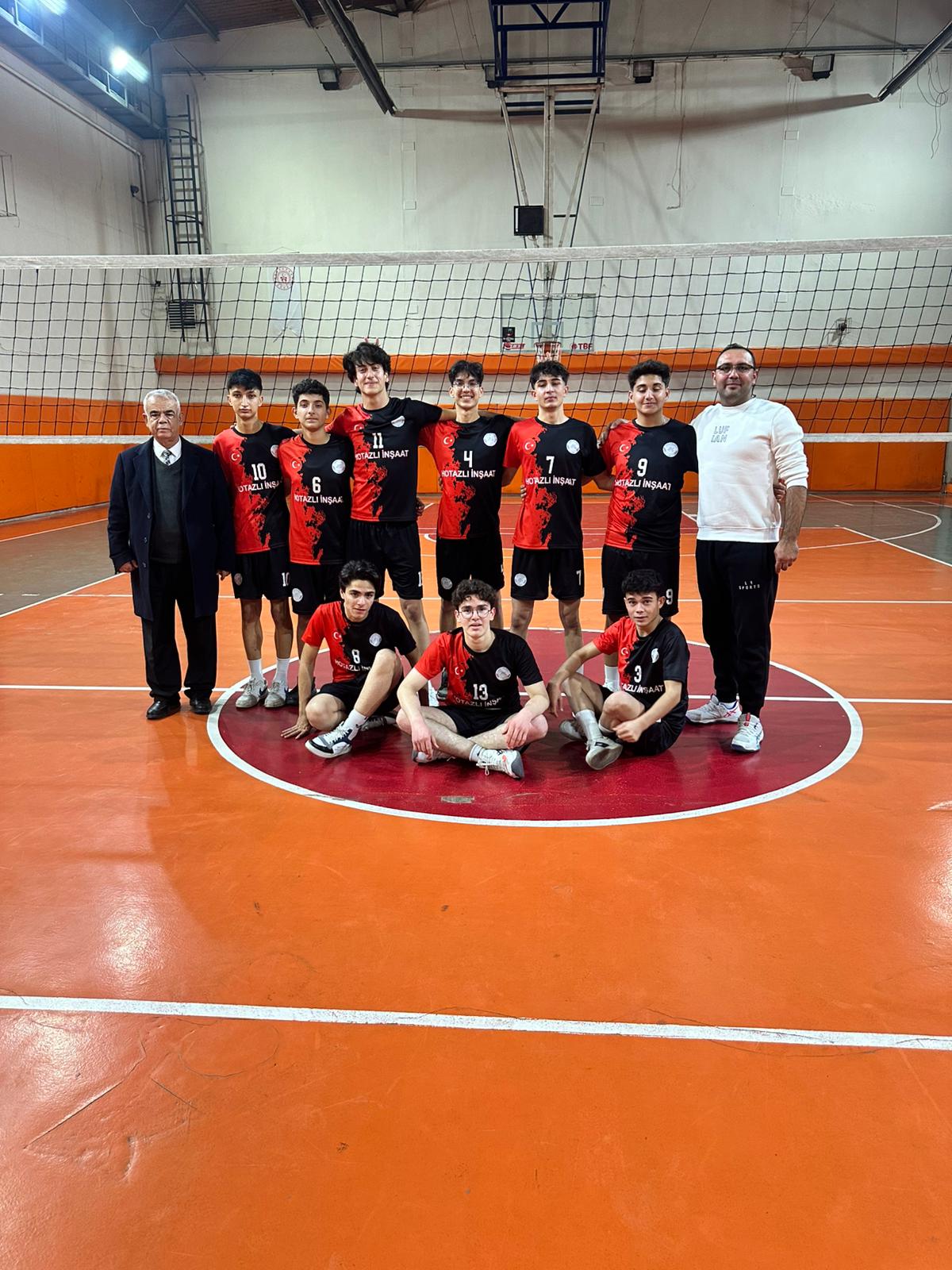 Afşin Fen Lisesi Erkek Voleybol Takımı İl Birinciliğinde Yarı Finale Yükseldi1
